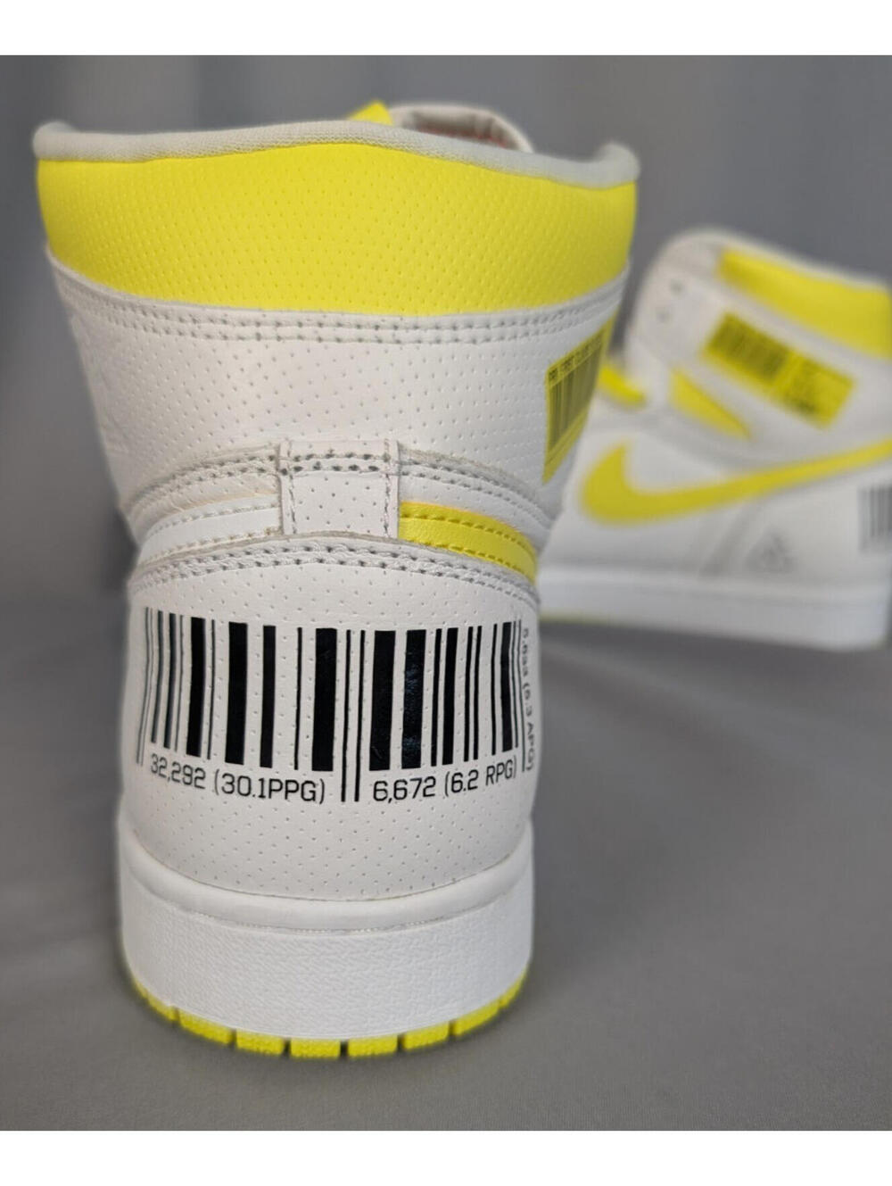 Nike Air Jordan 1 High OG First Flight White Yellow Men's Size 10.5 - Picture 6 of 9